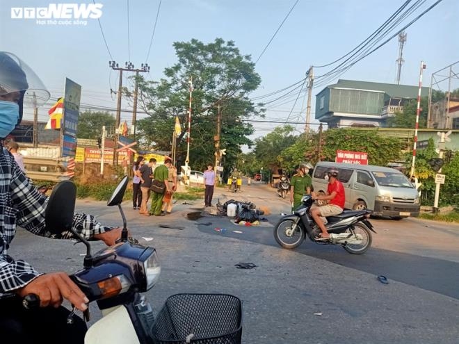 Truy tìm tài xế ô tô gây tai nạn chết người rồi bỏ trốn ở Hà Nội